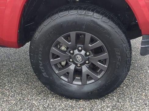 Certified 2021 Toyota Tacoma SR5 image 11