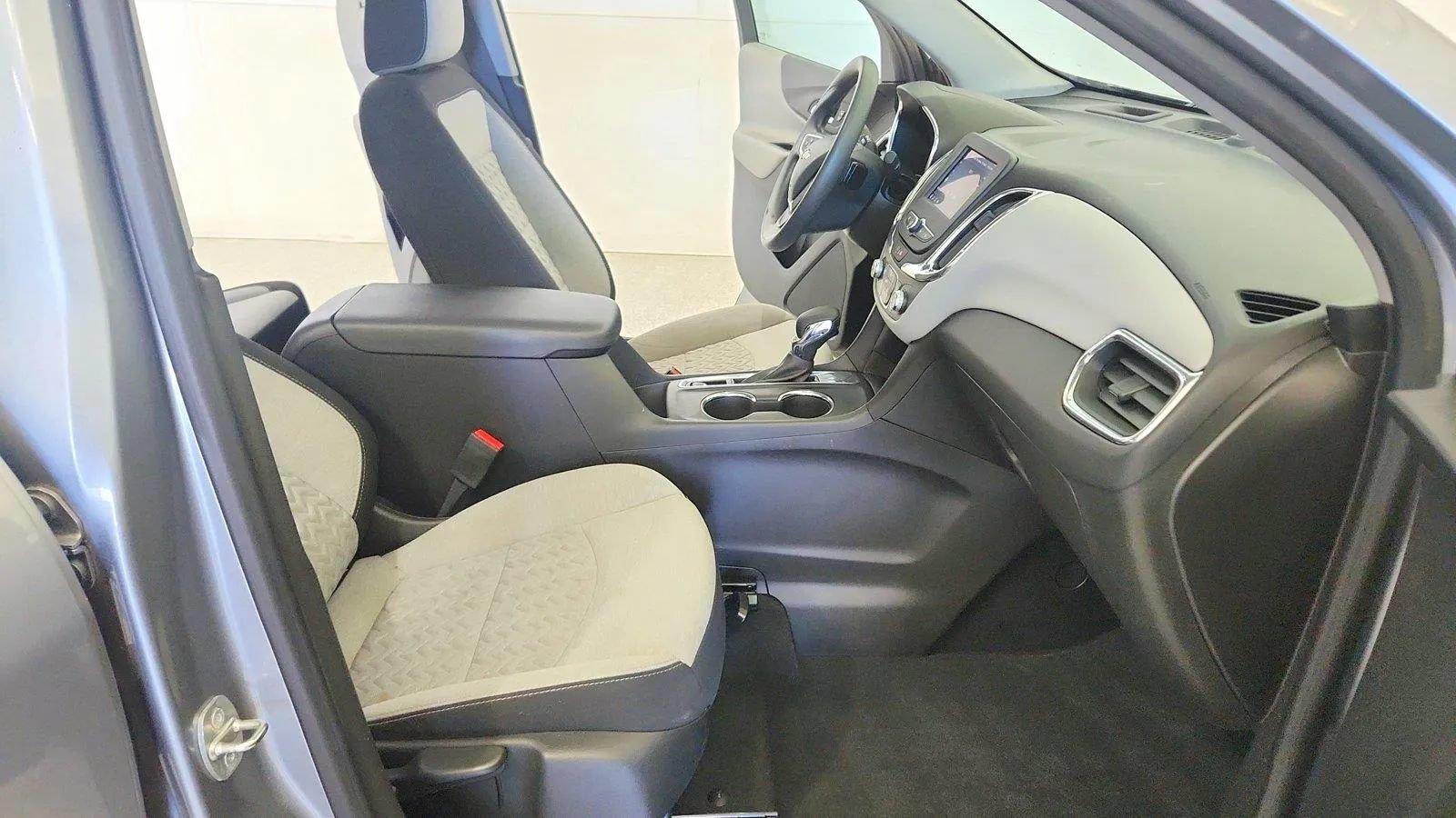 Used 2023 Chevrolet Equinox LS FWD image 28