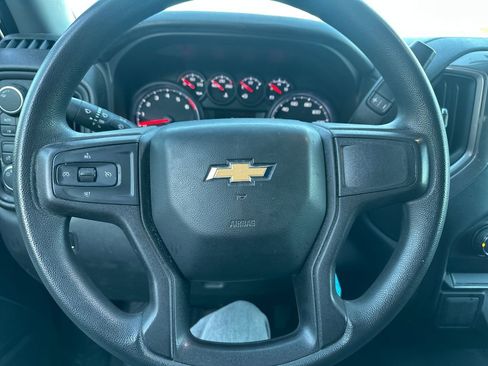 Used 2020 Chevrolet Silverado 1500 Custom w/ Custom Value Package image 4