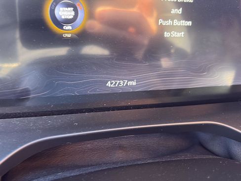 Used 2023 Jeep Grand Cherokee L Laredo image 13