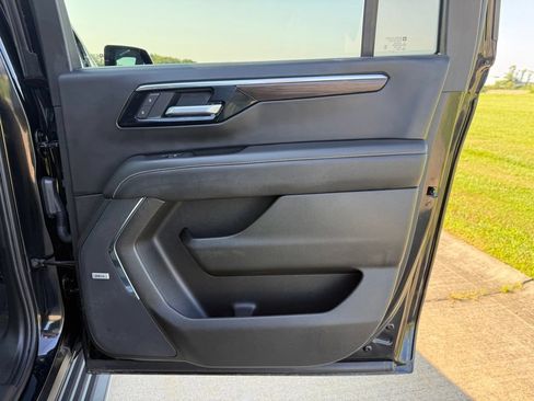 Used 2026 Chevrolet Suburban Premier w/ Sun And Tow Package AWD/4WD image 17