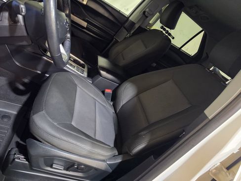 Used 2022 Ford Explorer XLT RWD image 6