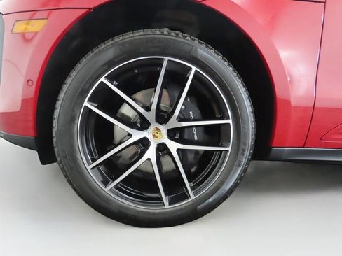 Certified 2025 Porsche Macan AWD/4WD image 31