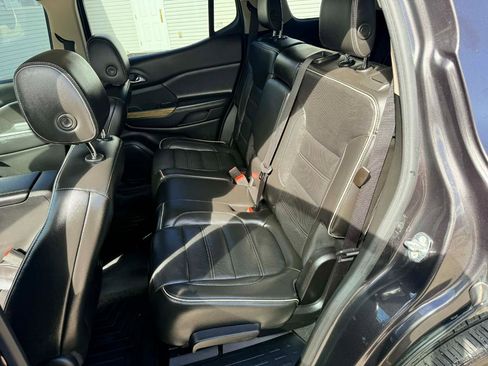 Used 2018 GMC Acadia Denali image 16