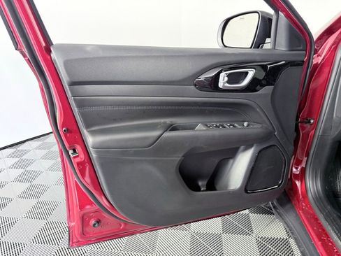 New 2026 Jeep Compass Latitude image 9