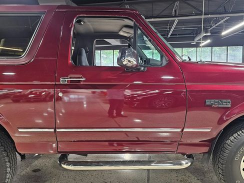 Used 1996 Ford Bronco XLT image 24