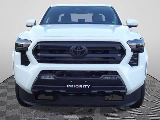 Used 2025 Toyota Tacoma SR5 AWD/4WD image 5