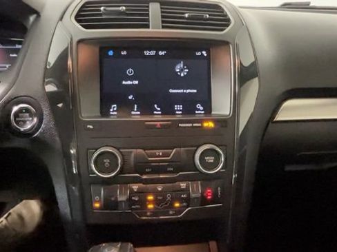 Used 2018 Ford Explorer XLT w/ Equipment Group 202A AWD/4WD image 34