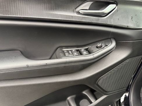 New 2025 Jeep Grand Cherokee Altitude image 10