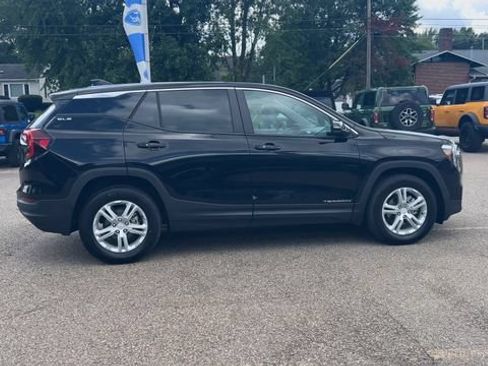 Used 2024 GMC Terrain SLE w/ Fleet Convenience Package FWD image 10