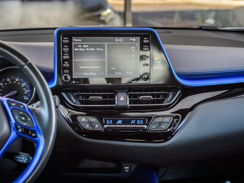 Used 2020 Toyota C-HR XLE FWD image 29