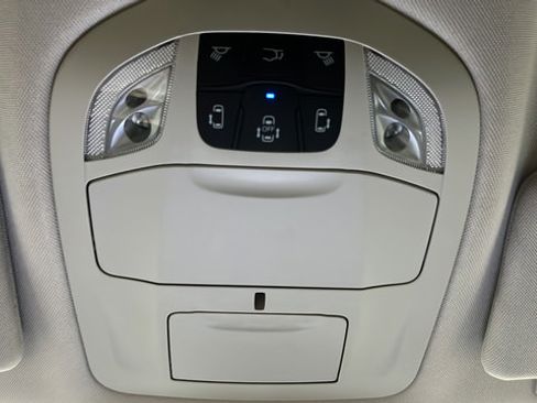 Used 2024 Chrysler Pacifica Touring-L FWD image 34
