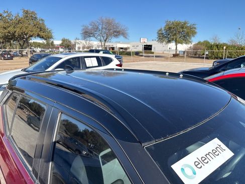 Used 2022 Nissan Kicks SR w/ Premium Package image 5