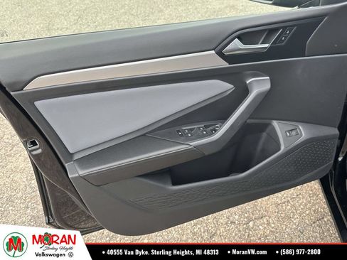 Used 2025 Volkswagen Jetta SE w/ Sunroof Package FWD image 16