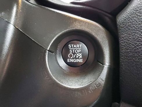 Used 2021 Jeep Renegade Latitude image 13