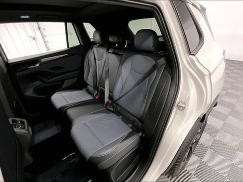 Used 2025 Volkswagen Tiguan SE R-Line AWD/4WD image 25