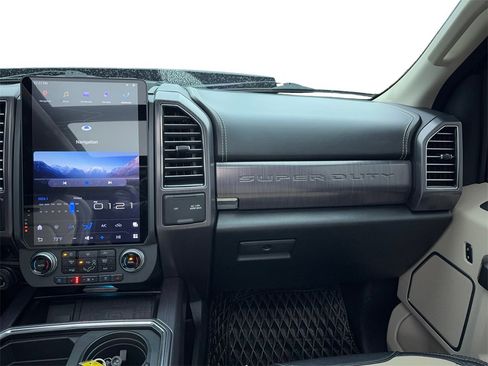 Used 2020 Ford F250 Limited image 18