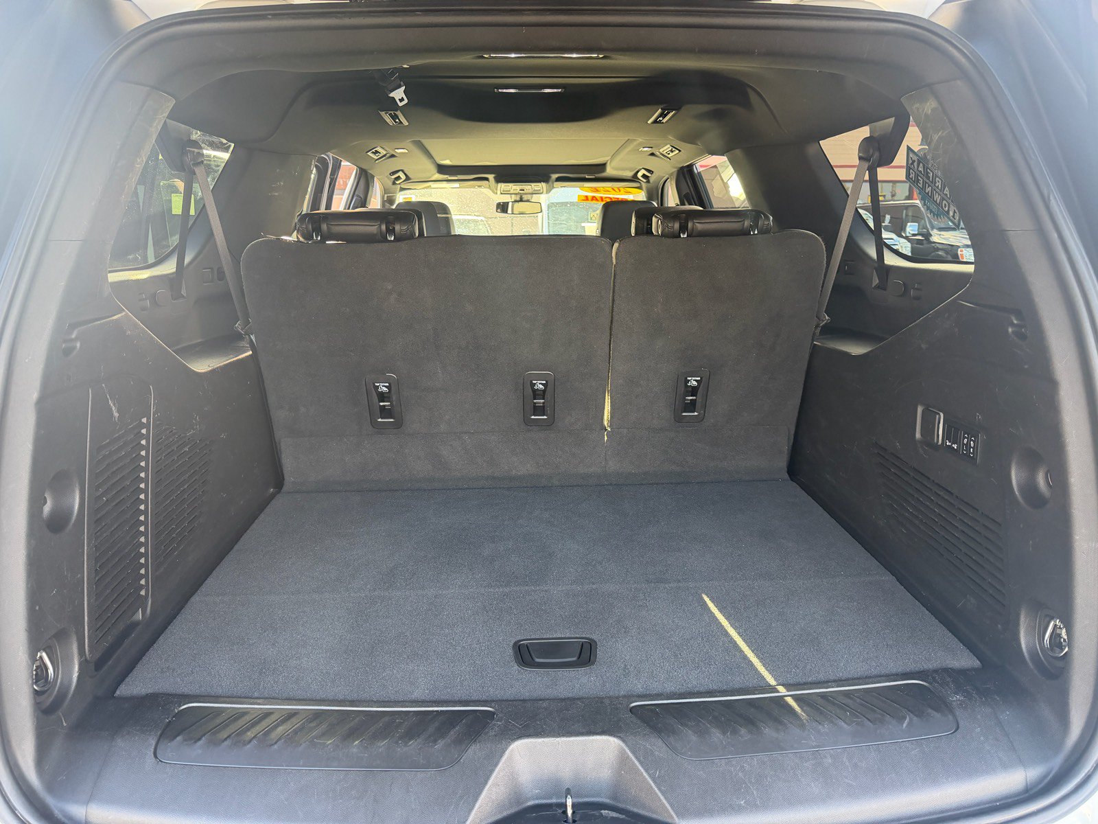 Used 2022 Chevrolet Suburban LT w/ LT Signature Package RWD image 11