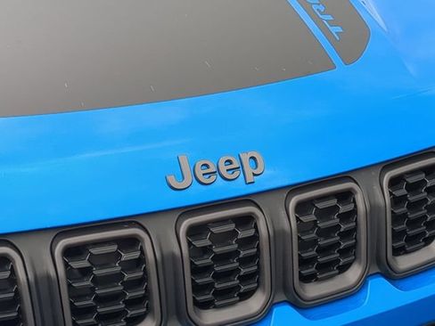 Used 2025 Jeep Compass Trailhawk AWD/4WD image 11