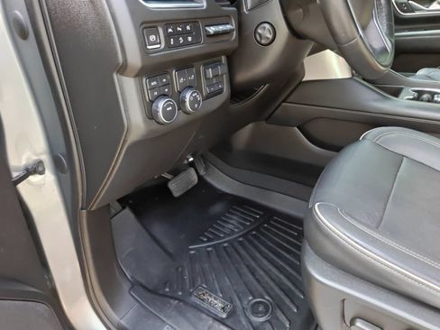 Used 2023 Chevrolet Suburban Premier w/ Premium Package AWD/4WD image 17