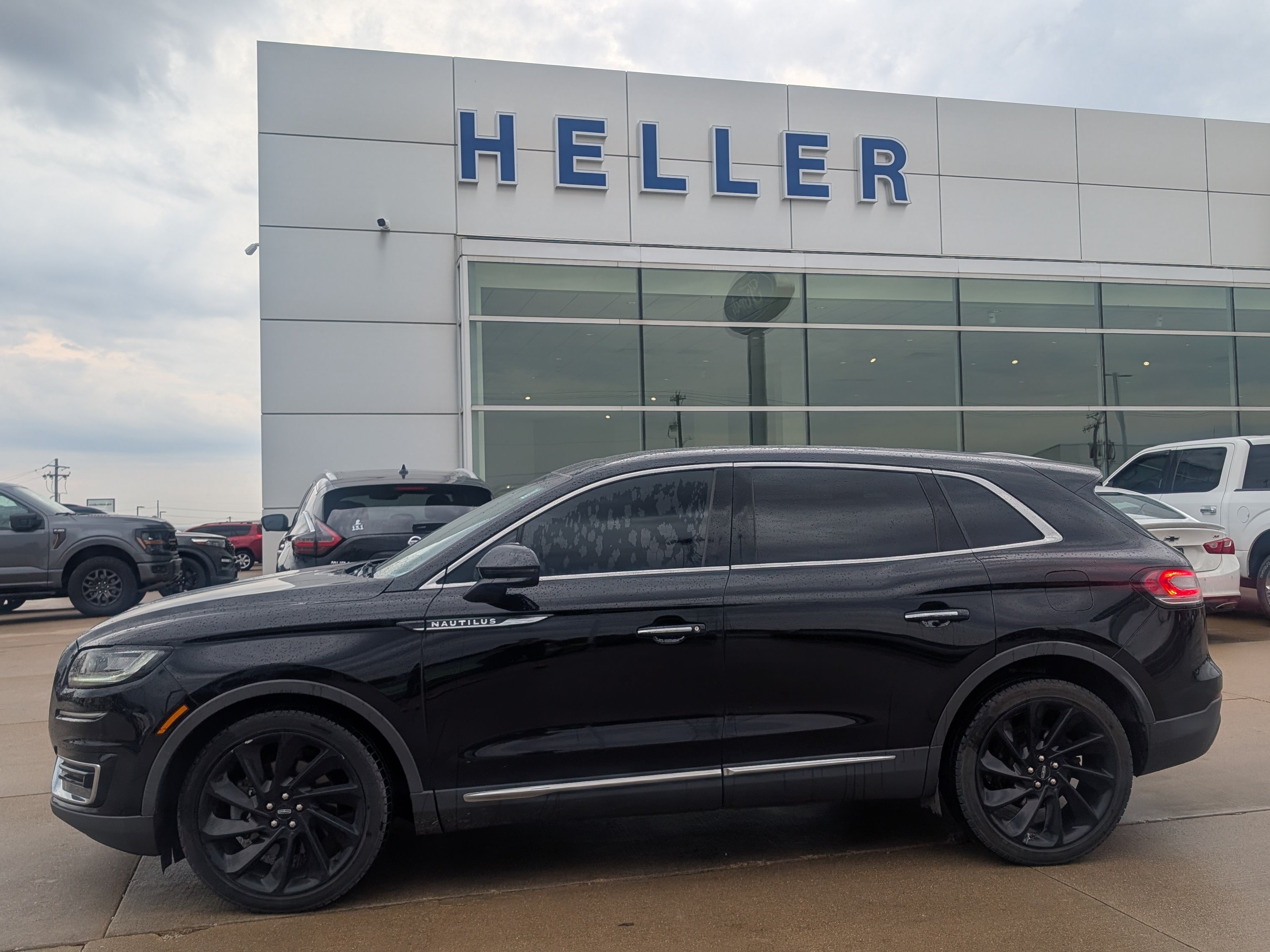 Used 2019 Lincoln Nautilus Reserve AWD/4WD image 3