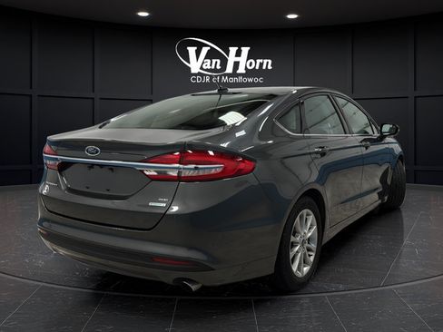 Used 2017 Ford Fusion SE FWD image 7