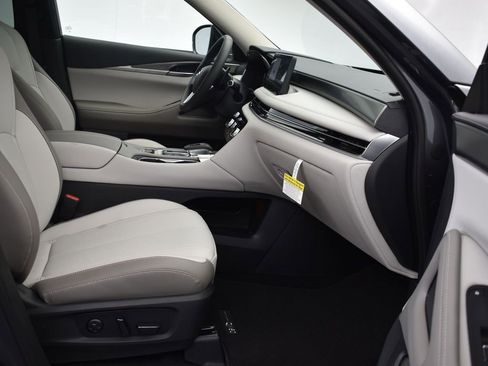 Used 2026 INFINITI QX60 Pure w/ Cargo Package image 22