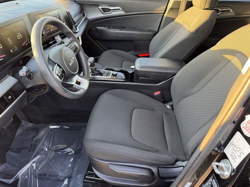 Used 2024 Kia Sportage LX image 16