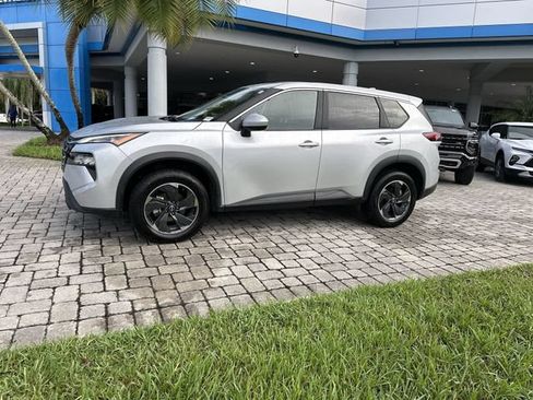 Used 2024 Nissan Rogue SV FWD image 31