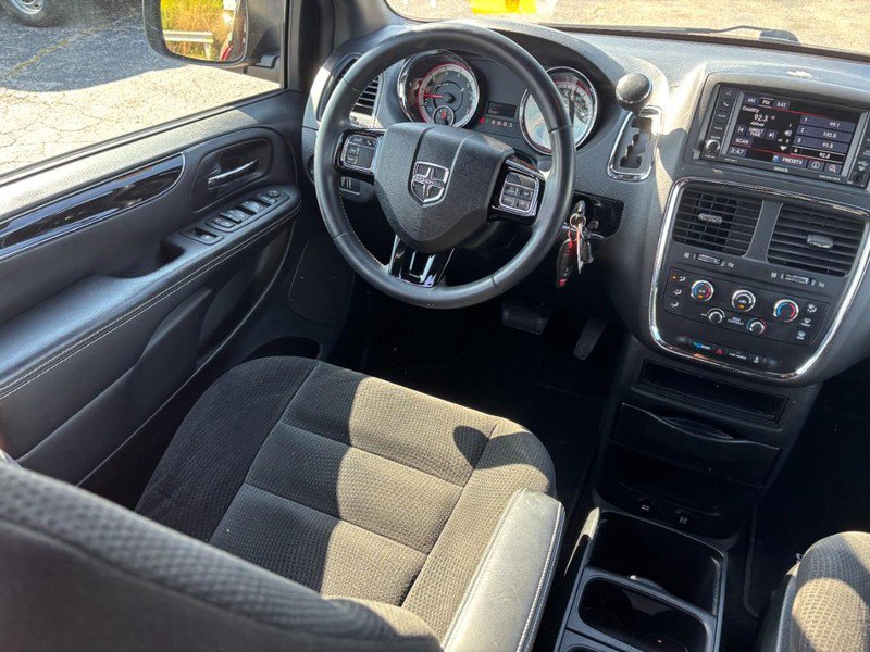 Used 2017 Dodge Grand Caravan SE FWD image 14