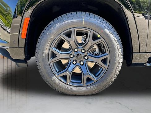 New 2026 Jeep Grand Wagoneer 4WD image 35