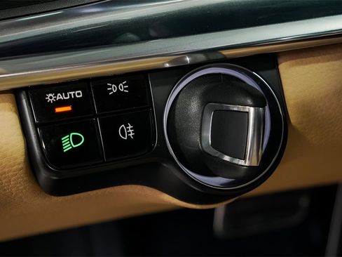 Used 2020 Porsche Panamera 4 image 28