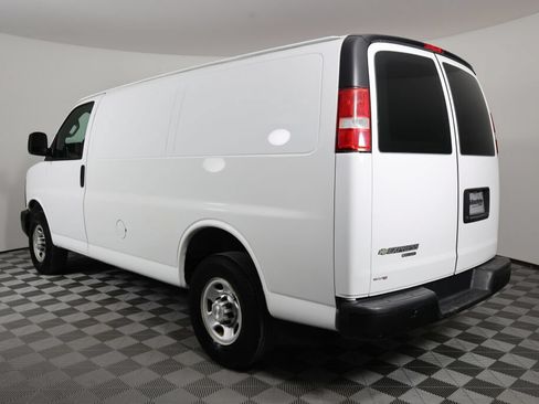 Used 2016 Chevrolet Express 2500 RWD image 4