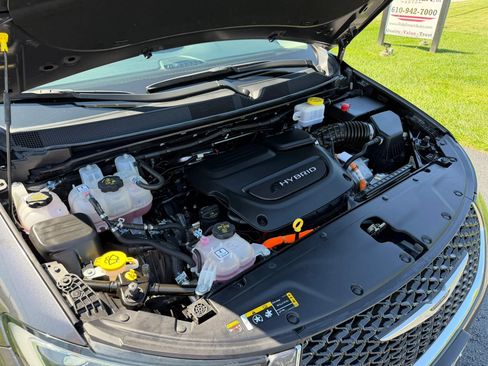 Used 2023 Chrysler Pacifica Touring-L w/ Uconnect Theater Family Group FWD image 55