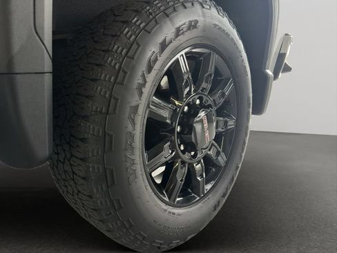 Used 2024 GMC Sierra 2500 AT4 w/ AT4 Premium Plus Package AWD/4WD image 22