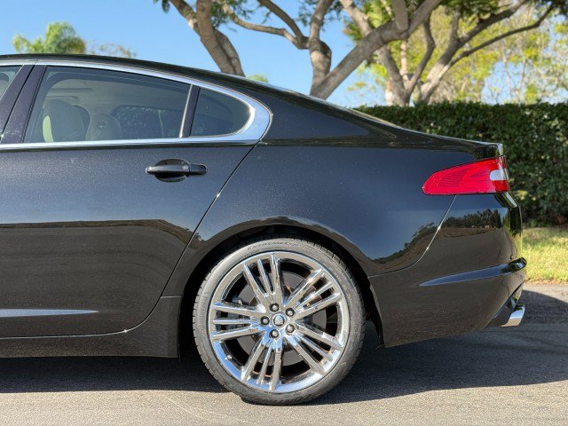 Used 2010 Jaguar XF Supercharged RWD image 4