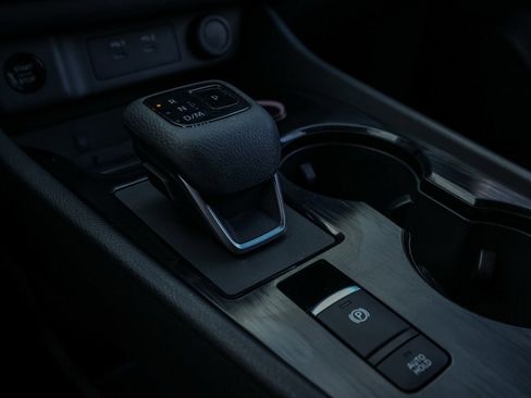 Used 2025 Nissan Rogue SL image 31