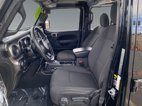 Used 2023 Jeep Gladiator Sport image 9