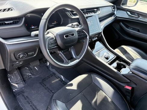 Used 2023 Jeep Grand Cherokee Altitude AWD/4WD image 7