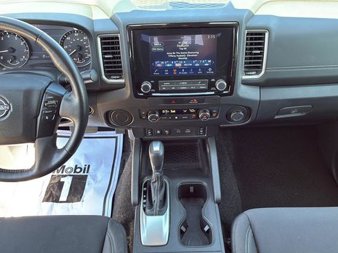 Used 2022 Nissan Frontier SV image 32