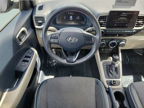 Used 2023 Hyundai Venue Limited FWD image 20