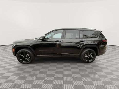 Used 2023 Jeep Grand Cherokee L Altitude image 2