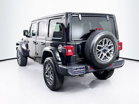 Used 2026 Jeep Wrangler Unlimited Sahara AWD/4WD image 6