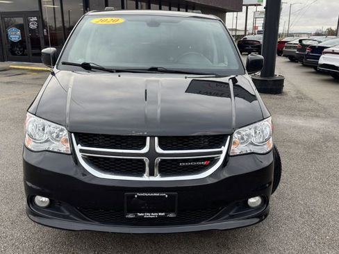 Used 2020 Dodge Grand Caravan SXT image 2
