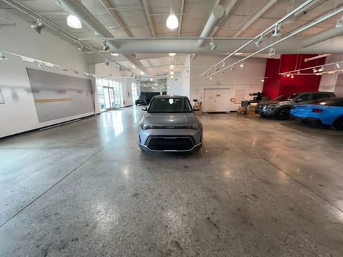 Used 2025 Kia Soul LX w/ LX Technology Package image 15