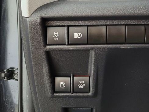 Used 2025 Toyota Sienna LE FWD image 23