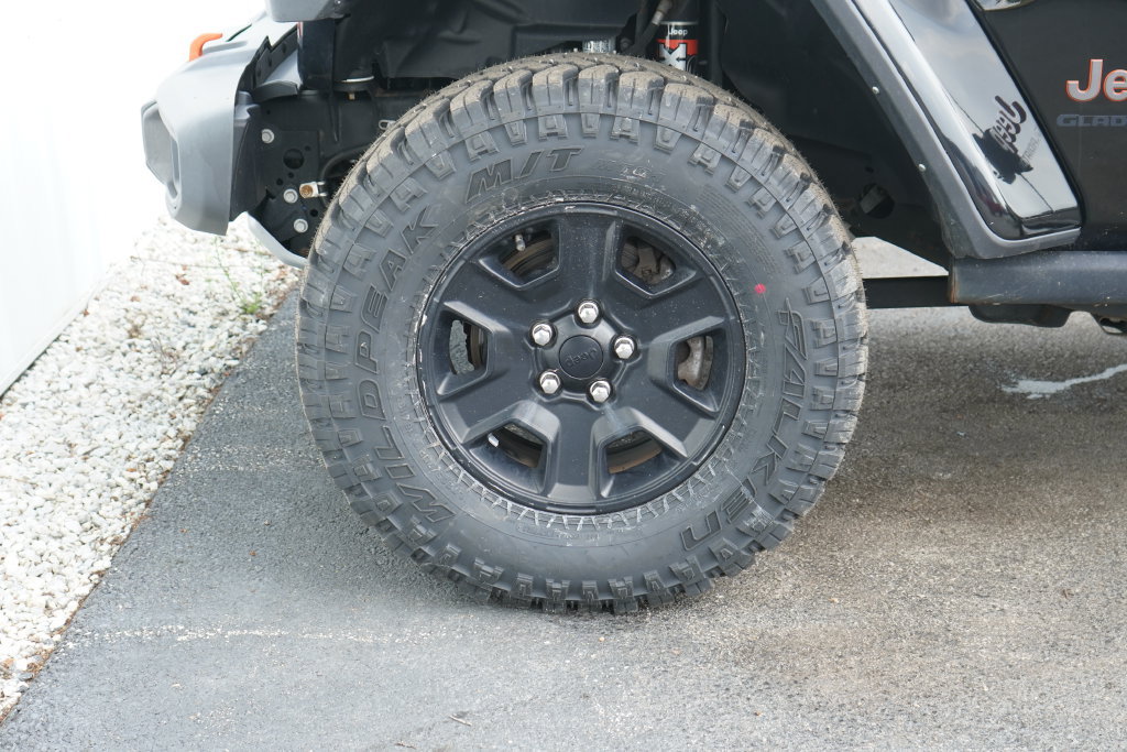Used 2022 Jeep Gladiator Mojave w/ LED Lighting Group AWD/4WD image 6