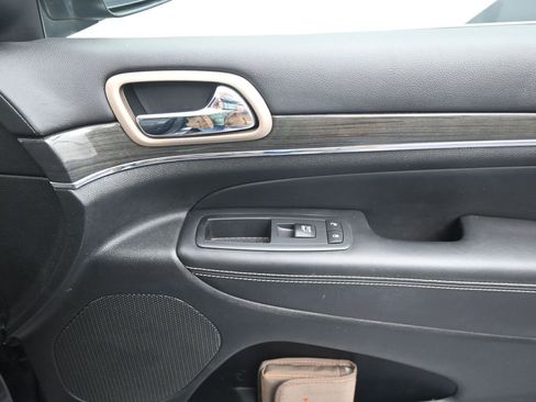 Used 2015 Jeep Grand Cherokee Overland w/ Advanced Technology Group image 21