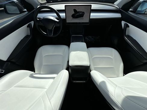 Used 2022 Tesla Model Y Long Range image 29