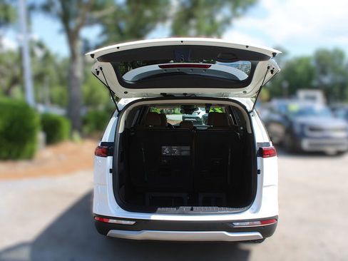 Used 2022 Kia Carnival LX FWD image 12